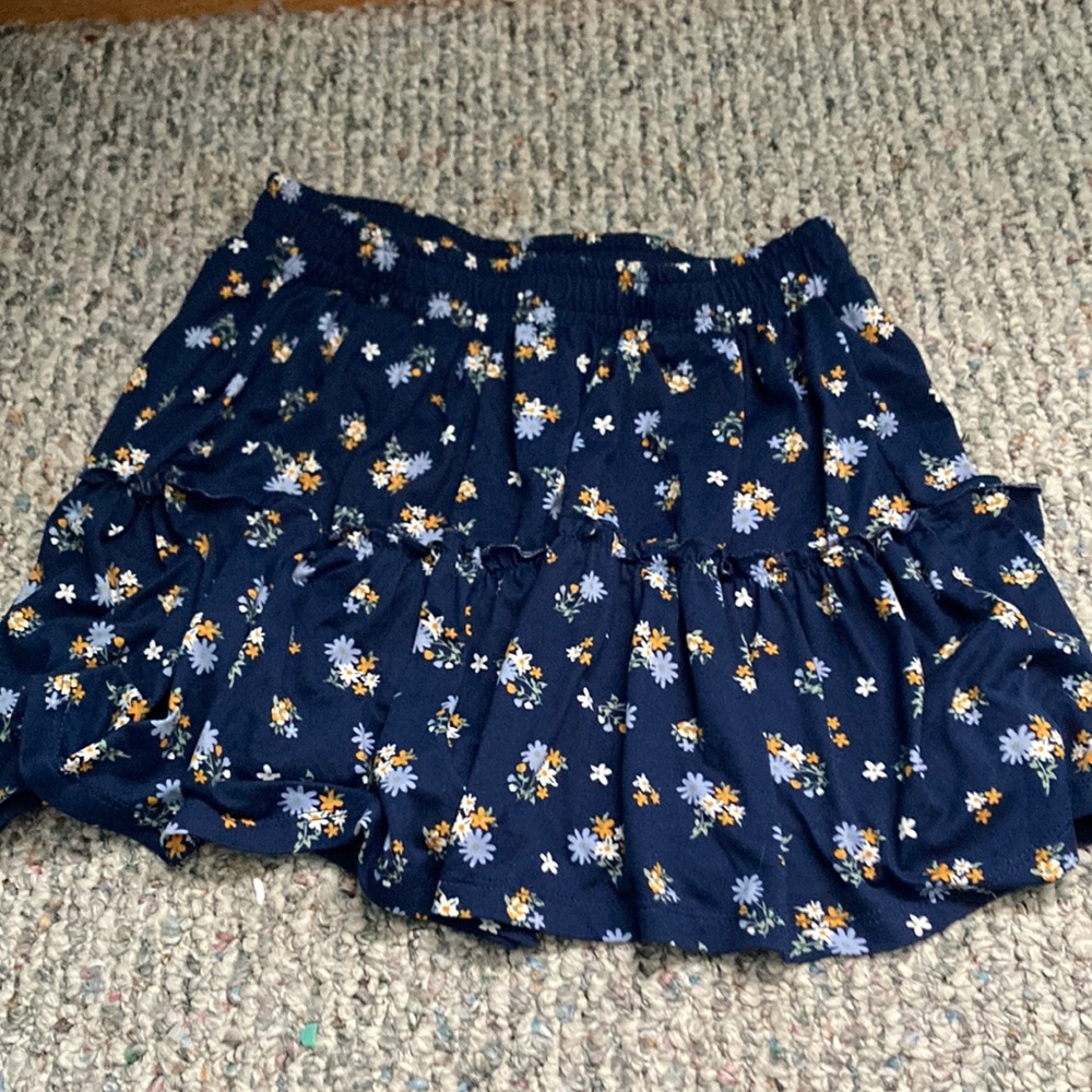 Flower print short skirt
